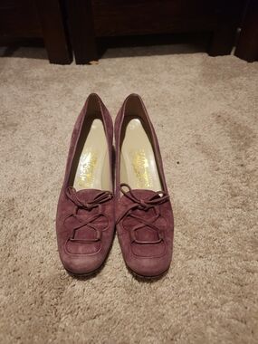Salvatore Ferragamo Mauve Suede Ballet Flats with Bow Detail